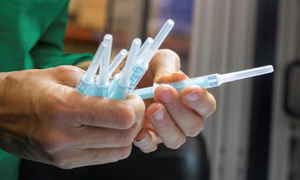 Παρέκαμψαν τη σειρά εμβολιασμού πολιτικοί στην Γερμανία